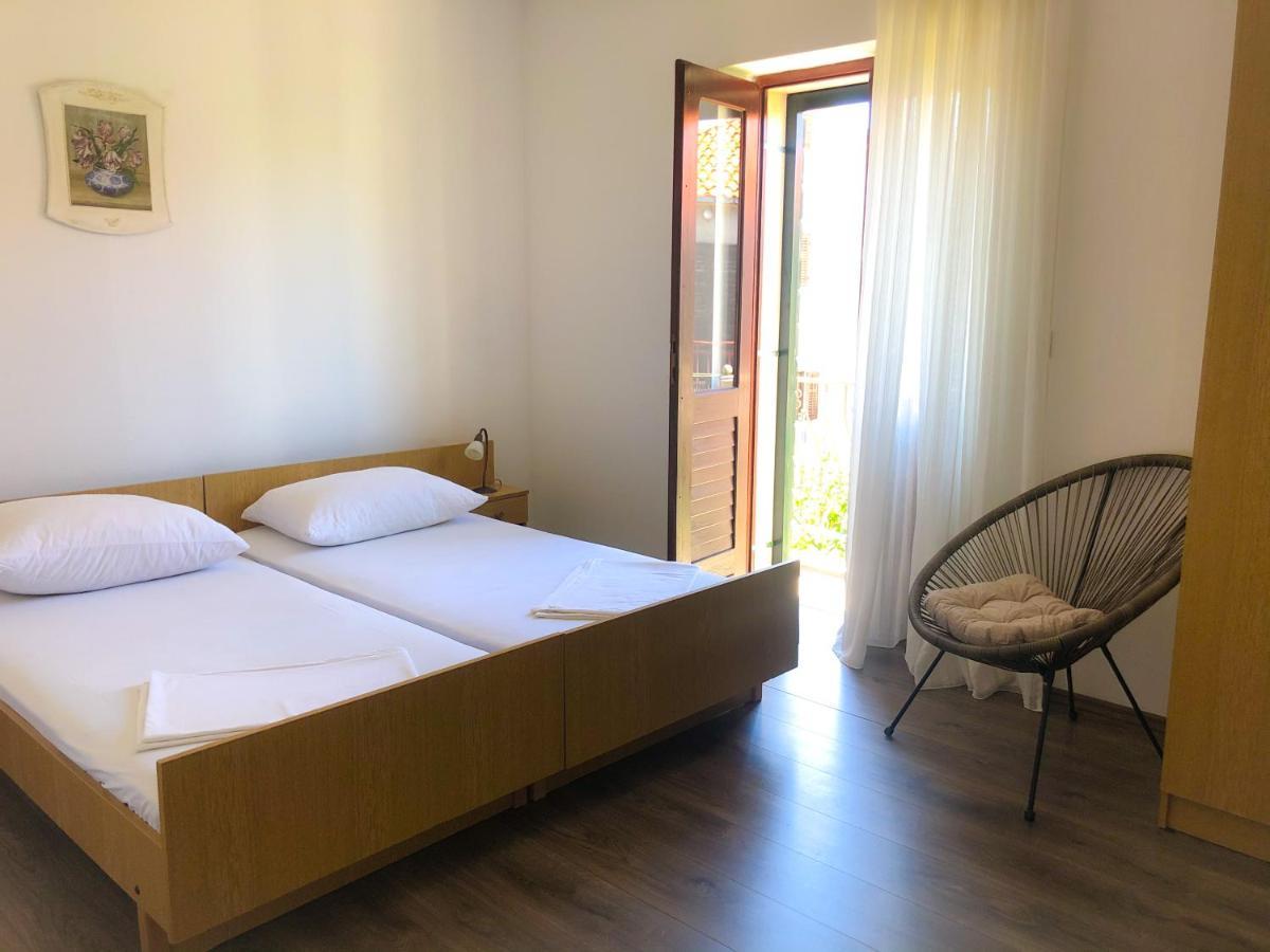 Apartmani Bepina Supetar Buitenkant foto