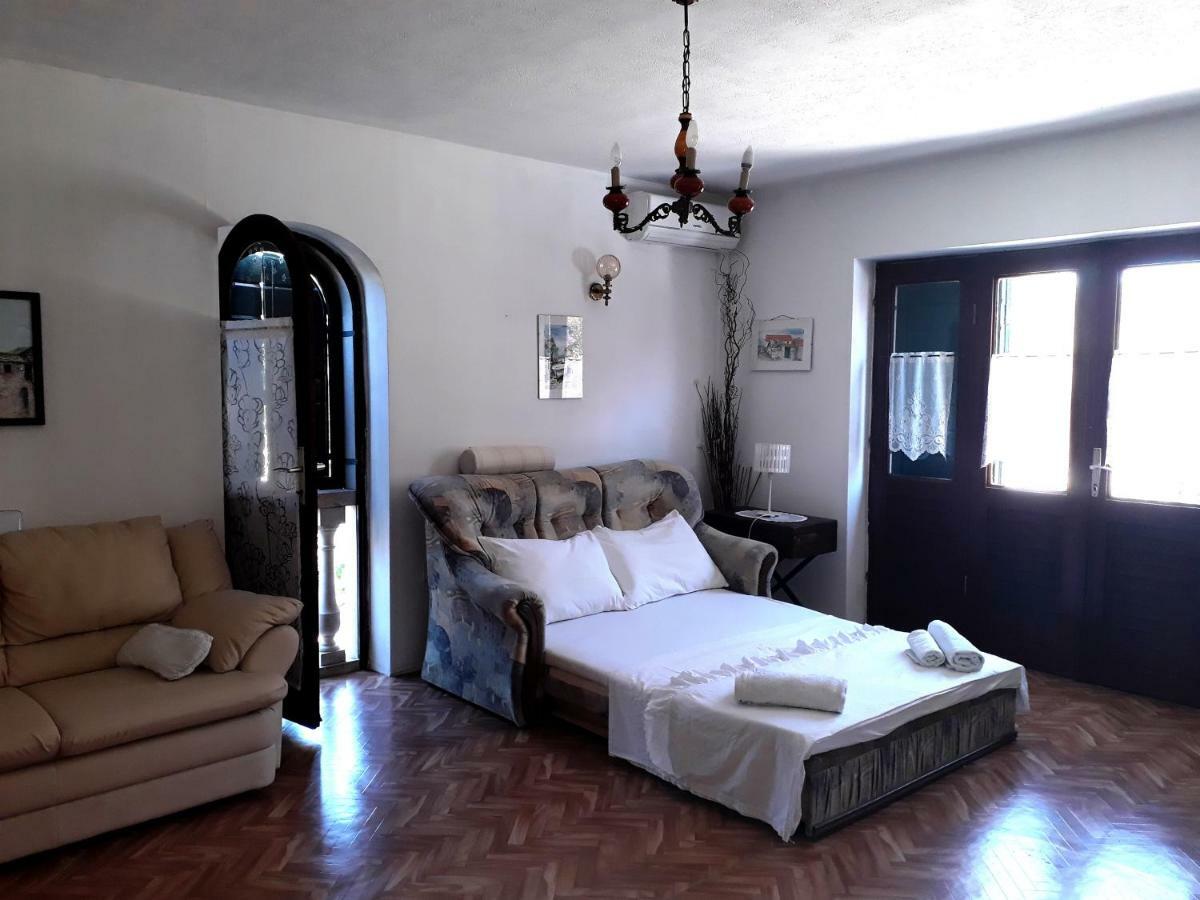 Apartmani Bepina Supetar Buitenkant foto